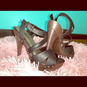 Shi wood and black leather heels.